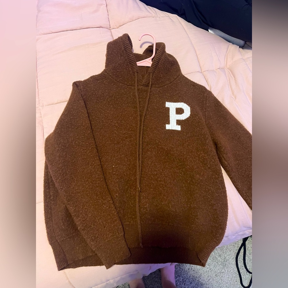 Brown p hoodie fuzzy hoodie, never worn awesome condition